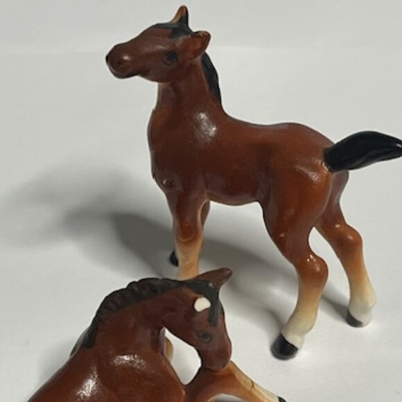 VTG TWO Miniature Horses Porcelain Figurines Glossy Brown Black Standing Sitting - Picture 10 of 15